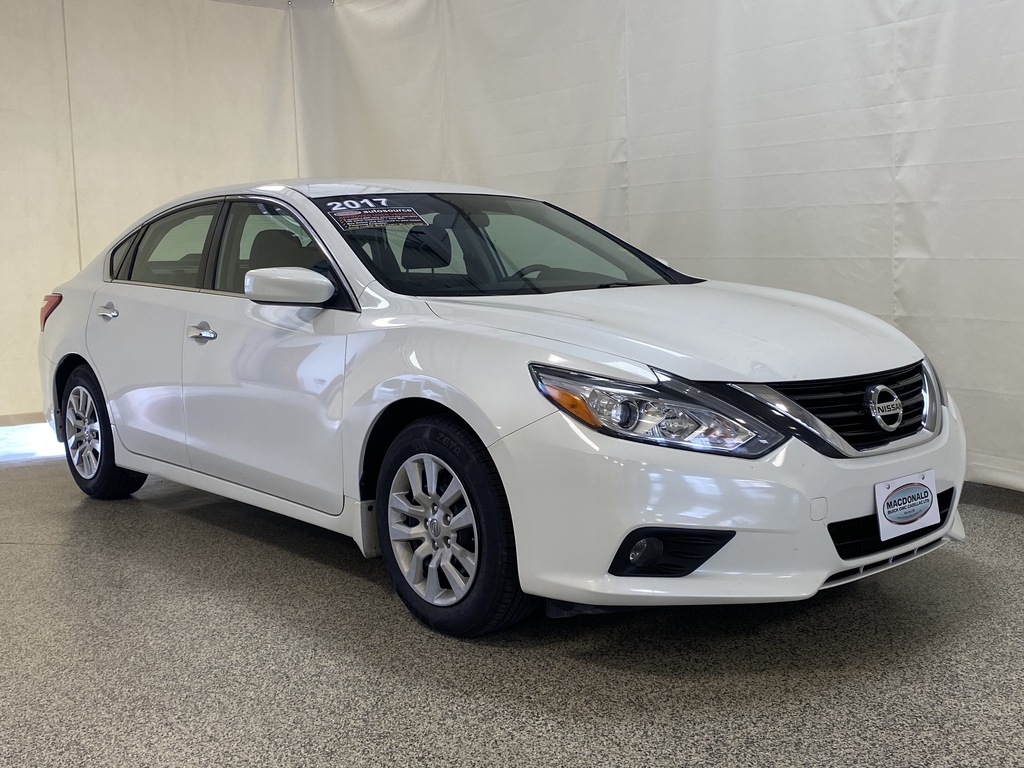 Pre-Owned 2017 Nissan Altima 4dr Sdn I4 CVT 2.5 FWD Sedan