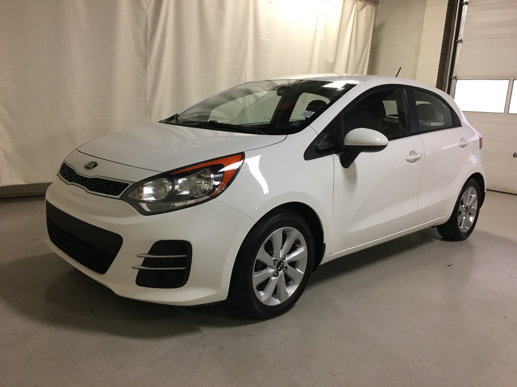 Pre-Owned 2016 Kia Rio EX FWD Hatchback