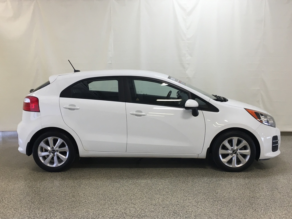 Pre-Owned 2016 Kia Rio EX FWD Hatchback