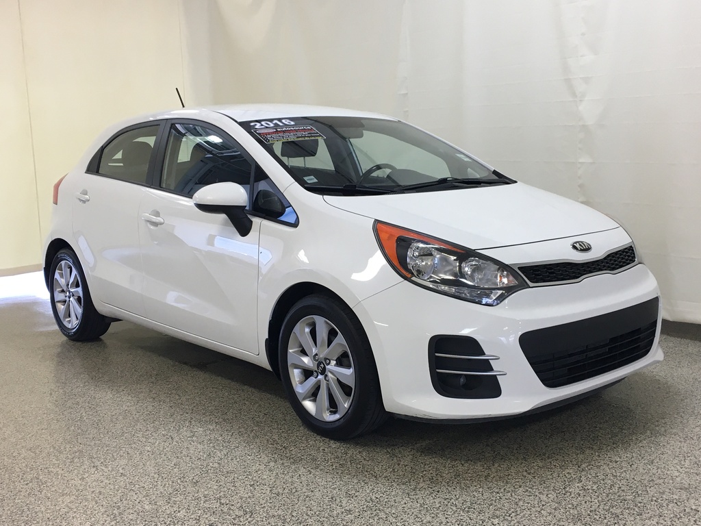 Pre-Owned 2016 Kia Rio EX FWD Hatchback